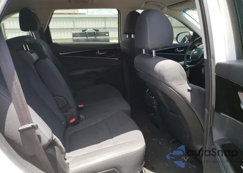 2019 Kia Sorento L z USA, uszkodzony, nr VIN 5XYPGDA31KG537158